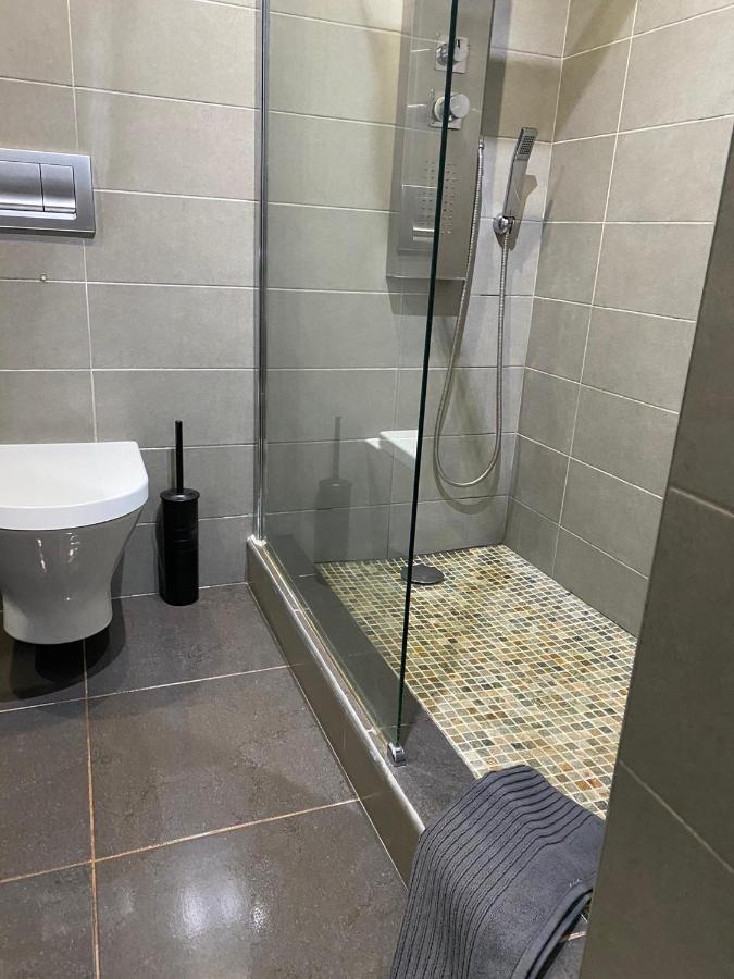 Deluxe Apartment In Albufeira Old Town, 200M Walk To Beach, Pool Parking ภายนอก รูปภาพ